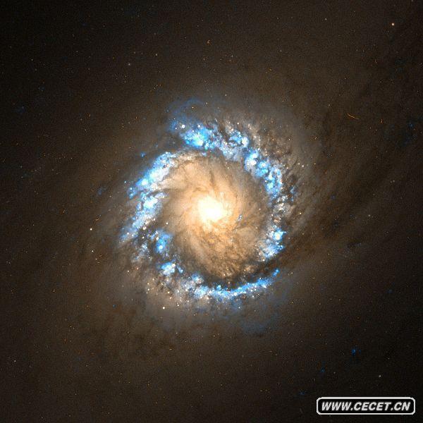 NGC 1097 ͼǹ̫ԶĻNGC 1097ϵĵĺγ