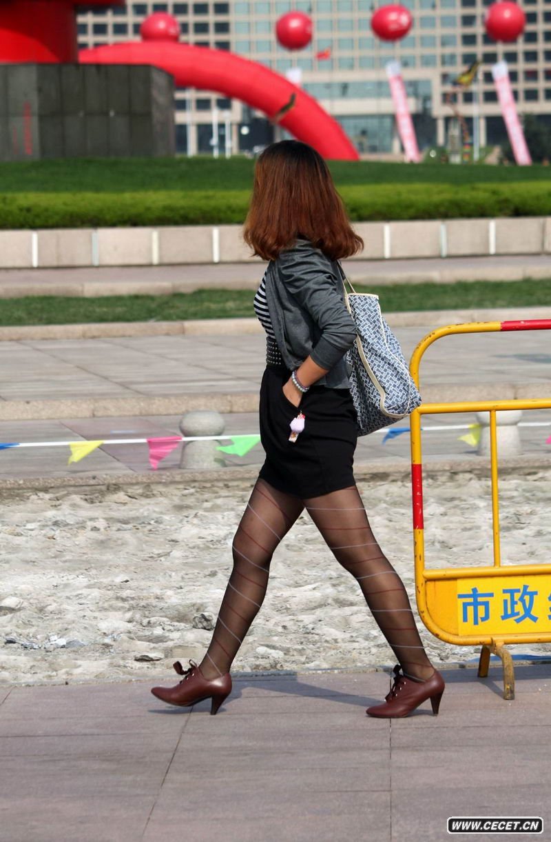 街拍内衣少妇(3)