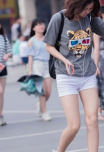 杭州街拍的一组美腿妹