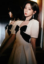 张紫宁黑白之间彰显优雅