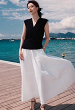 高圆圆蔚蓝海岸边的瞬间捕捉