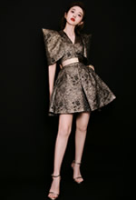 唐艺昕尽显“女王”姿态