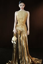 王子文鎏金曳地光影做画