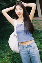 宣璐树荫之下蒲扇轻摇