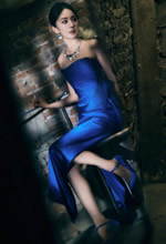 杨幂剥开暗影碎镜万重