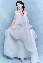 张碧晨白裙如月光倾泻清香浮动