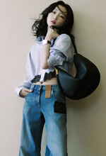 周冬雨肆意有序光影驻留