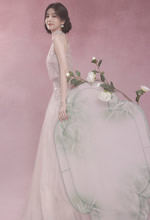 白鹿裙摆藏诗花香盈袖