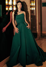 李梦举手投足飒爽夺目