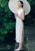 李梦眼底盛着江南的柔