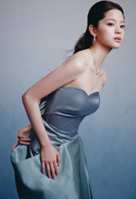 欧阳娜娜停驻在海蓝色的夜晚