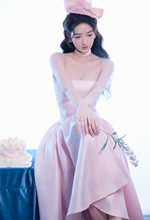 王玉雯翩然而至优雅自成