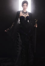 陈卓璇烟雾与光影交织中