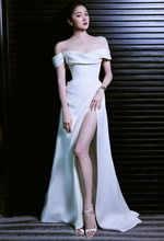 关晓彤于静谧中勾勒轮廓